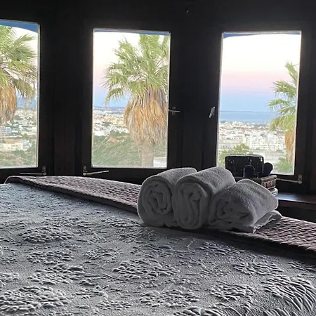 Oasis Pool & Views בית נופש