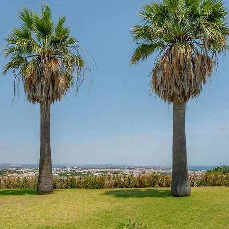Oasis Pool & Views בית נופש *