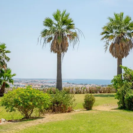 Oasis Pool & Views בית נופש *